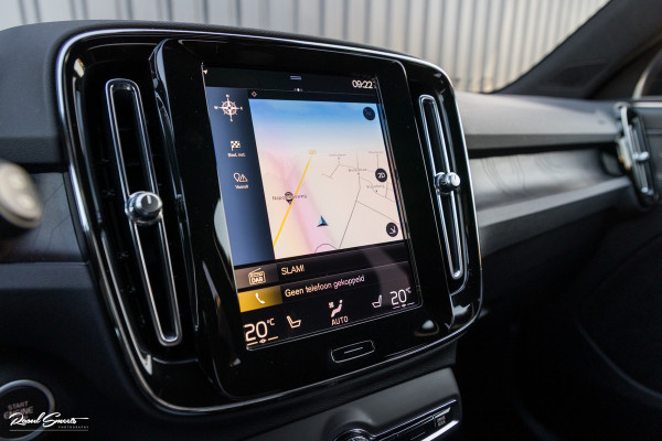 Volvo XC40 1.5 T4 Plug-in hybrid Plus Dark | Harman Kardon | Adaptieve cruise | Zwenkbare trekhaak | Blis | Memory |