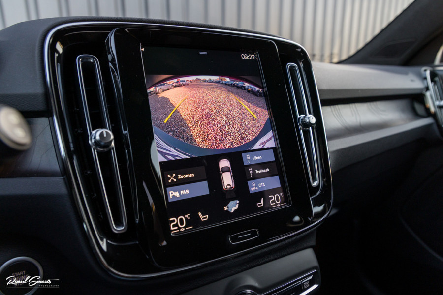 Volvo XC40 1.5 T4 Plug-in hybrid Plus Dark | Harman Kardon | Adaptieve cruise | Zwenkbare trekhaak | Blis | Memory |