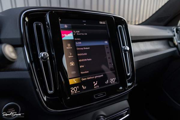 Volvo XC40 1.5 T4 Plug-in hybrid Plus Dark | Harman Kardon | Adaptieve cruise | Zwenkbare trekhaak | Blis | Memory |