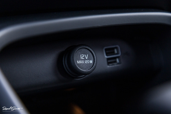 Volvo XC40 1.5 T4 Plug-in hybrid Plus Dark | Harman Kardon | Adaptieve cruise | Zwenkbare trekhaak | Blis | Memory |