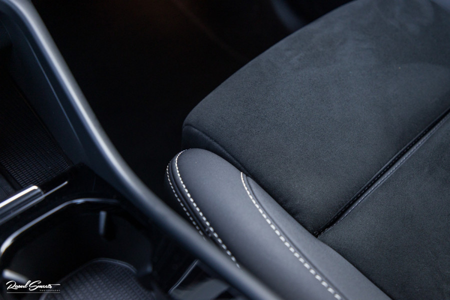 Volvo XC40 1.5 T4 Plug-in hybrid Plus Dark | Harman Kardon | Adaptieve cruise | Zwenkbare trekhaak | Blis | Memory |