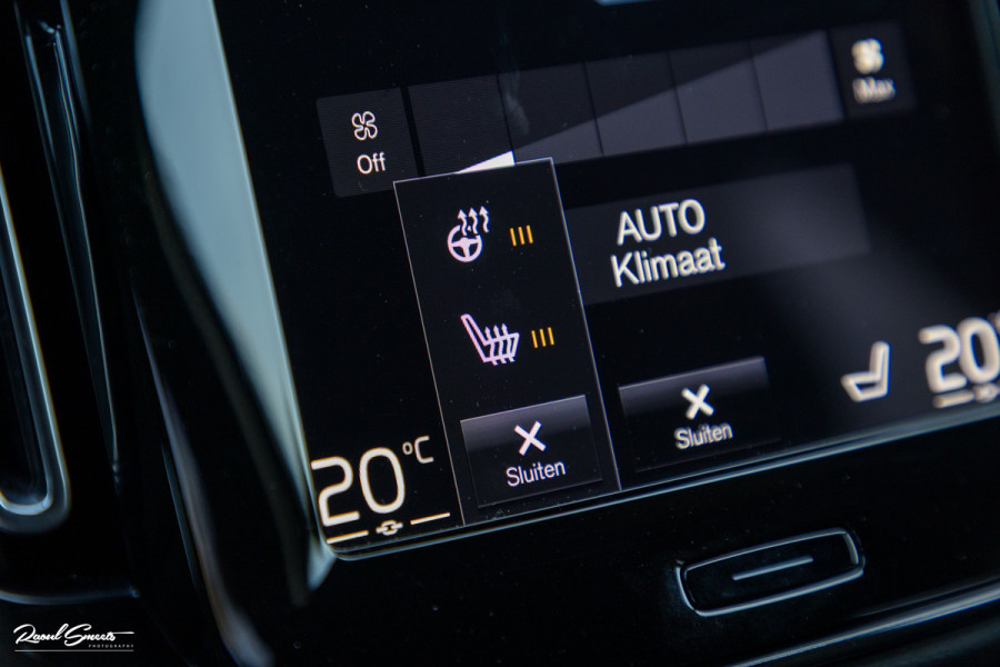 Volvo XC40 1.5 T4 Plug-in hybrid Plus Dark | Harman Kardon | Adaptieve cruise | Zwenkbare trekhaak | Blis | Memory |