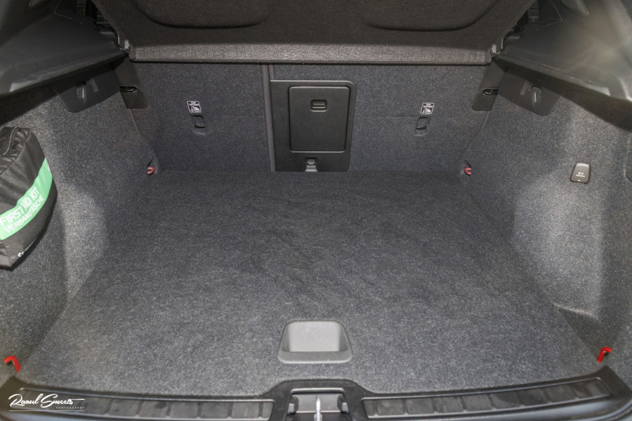 Volvo XC40 1.5 T4 Plug-in hybrid Plus Dark | Harman Kardon | Adaptieve cruise | Zwenkbare trekhaak | Blis | Memory |