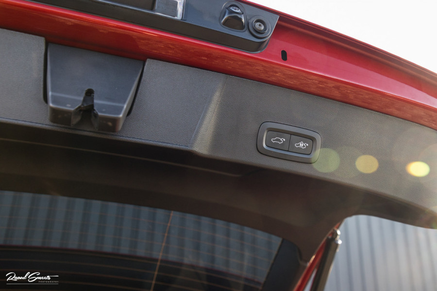 Volvo XC40 1.5 T4 Plug-in hybrid Plus Dark | Harman Kardon | Adaptieve cruise | Zwenkbare trekhaak | Blis | Memory |