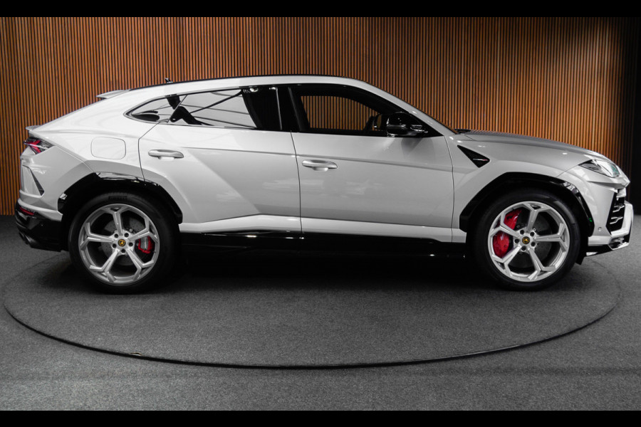 Lamborghini Urus 4.0 V8 HUD Panodak Leder Ceramic Keyless ACC 360 Camera B&O Massage Alcantara hemel Elektr. achterklep Elektr. verstelbare stoelen met memory Stoel & Stuurverwarming Navi PDC Climate LM velgen