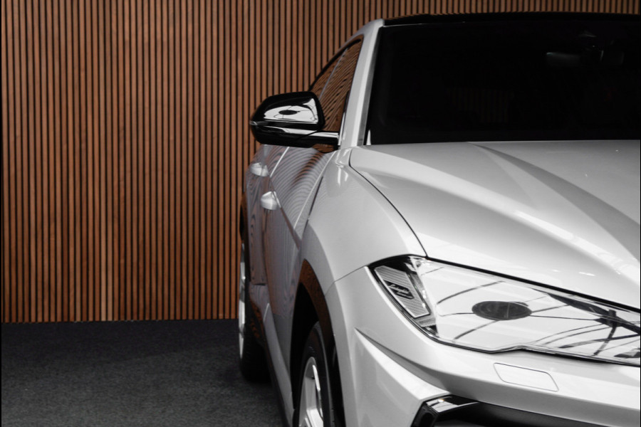 Lamborghini Urus 4.0 V8 HUD Panodak Leder Ceramic Keyless ACC 360 Camera B&O Massage Alcantara hemel Elektr. achterklep Elektr. verstelbare stoelen met memory Stoel & Stuurverwarming Navi PDC Climate LM velgen