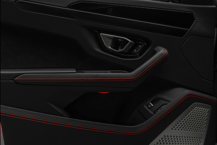 Lamborghini Urus 4.0 V8 HUD Panodak Leder Ceramic Keyless ACC 360 Camera B&O Massage Alcantara hemel Elektr. achterklep Elektr. verstelbare stoelen met memory Stoel & Stuurverwarming Navi PDC Climate LM velgen