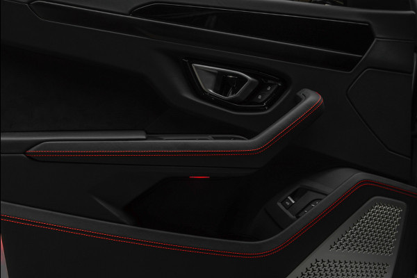 Lamborghini Urus 4.0 V8 HUD Panodak Leder Ceramic Keyless ACC 360 Camera B&O Massage Alcantara hemel Elektr. achterklep Elektr. verstelbare stoelen met memory Stoel & Stuurverwarming Navi PDC Climate LM velgen