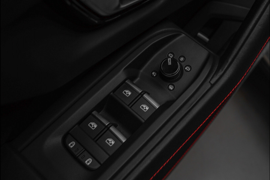 Lamborghini Urus 4.0 V8 HUD Panodak Leder Ceramic Keyless ACC 360 Camera B&O Massage Alcantara hemel Elektr. achterklep Elektr. verstelbare stoelen met memory Stoel & Stuurverwarming Navi PDC Climate LM velgen