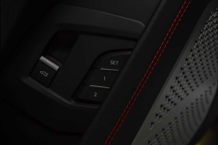 Lamborghini Urus 4.0 V8 HUD Panodak Leder Ceramic Keyless ACC 360 Camera B&O Massage Alcantara hemel Elektr. achterklep Elektr. verstelbare stoelen met memory Stoel & Stuurverwarming Navi PDC Climate LM velgen