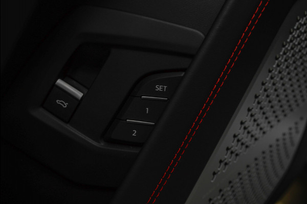 Lamborghini Urus 4.0 V8 HUD Panodak Leder Ceramic Keyless ACC 360 Camera B&O Massage Alcantara hemel Elektr. achterklep Elektr. verstelbare stoelen met memory Stoel & Stuurverwarming Navi PDC Climate LM velgen