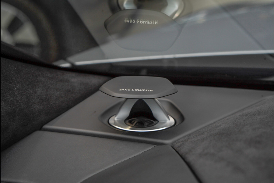 Lamborghini Urus 4.0 V8 HUD Panodak Leder Ceramic Keyless ACC 360 Camera B&O Massage Alcantara hemel Elektr. achterklep Elektr. verstelbare stoelen met memory Stoel & Stuurverwarming Navi PDC Climate LM velgen