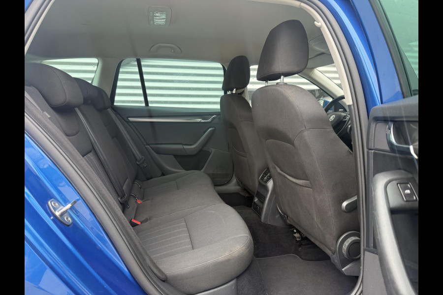 Škoda Octavia Combi 1.5 TSI Greentech Style Business Navi|Camera|Trekhaak|Clima|Cruise|Carplay|PDC|Stoelverwarming|N.A.P|APK tot 02-2027