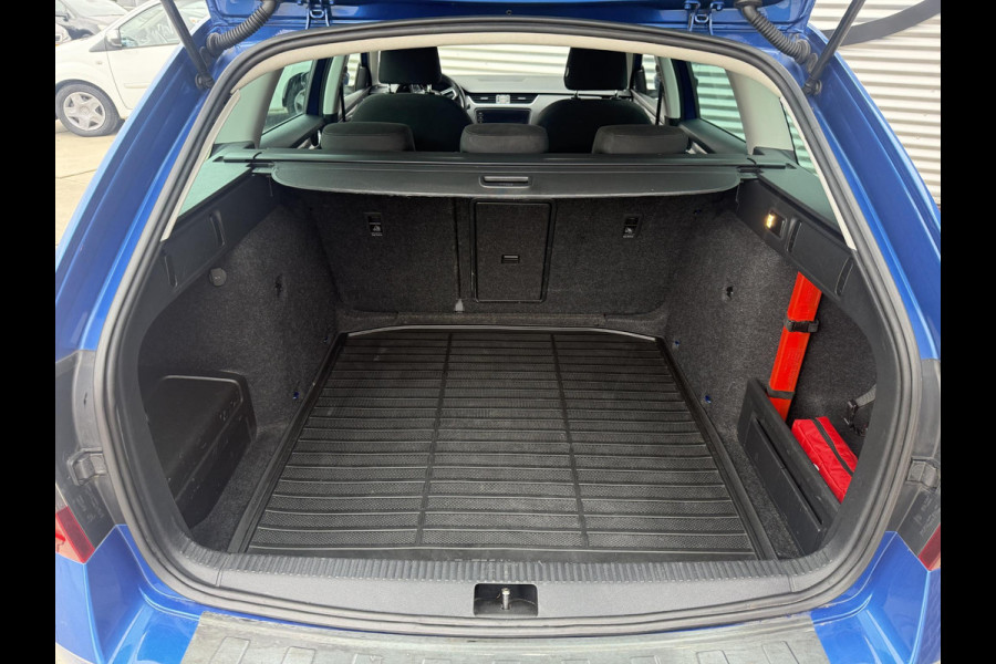 Škoda Octavia Combi 1.5 TSI Greentech Style Business Navi|Camera|Trekhaak|Clima|Cruise|Carplay|PDC|Stoelverwarming|N.A.P|APK tot 02-2027