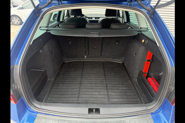 Škoda Octavia Combi 1.5 TSI Greentech Style Business Navi|Camera|Trekhaak|Clima|Cruise|Carplay|PDC|Stoelverwarming|N.A.P|APK tot 02-2027