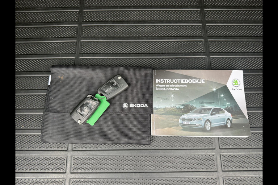 Škoda Octavia Combi 1.5 TSI Greentech Style Business Navi|Camera|Trekhaak|Clima|Cruise|Carplay|PDC|Stoelverwarming|N.A.P|APK tot 02-2027