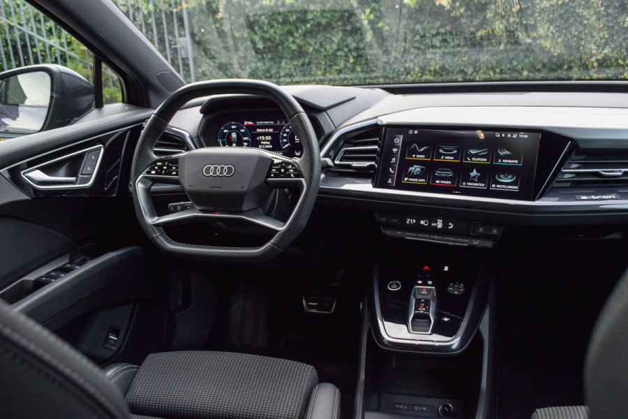 Audi Q4 e-tron 40 / 2x S-line/ Head-Up Display/ Adaptive Cruise Control/ 150kW (204PK)