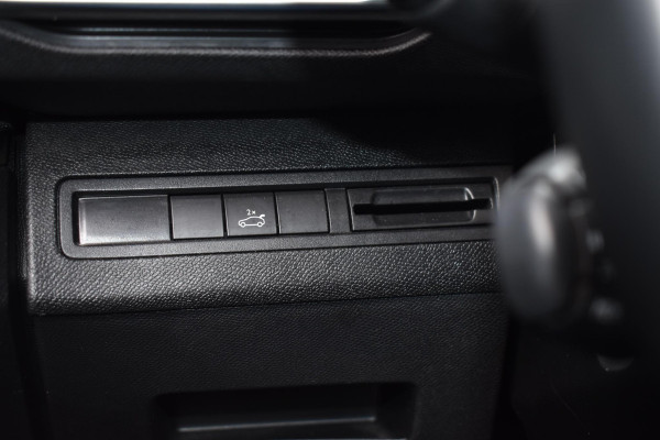 Peugeot 3008 1.2 PureTech 130PK Aut. Allure | Trekhaak | Navi | Camera | Incl. garantie