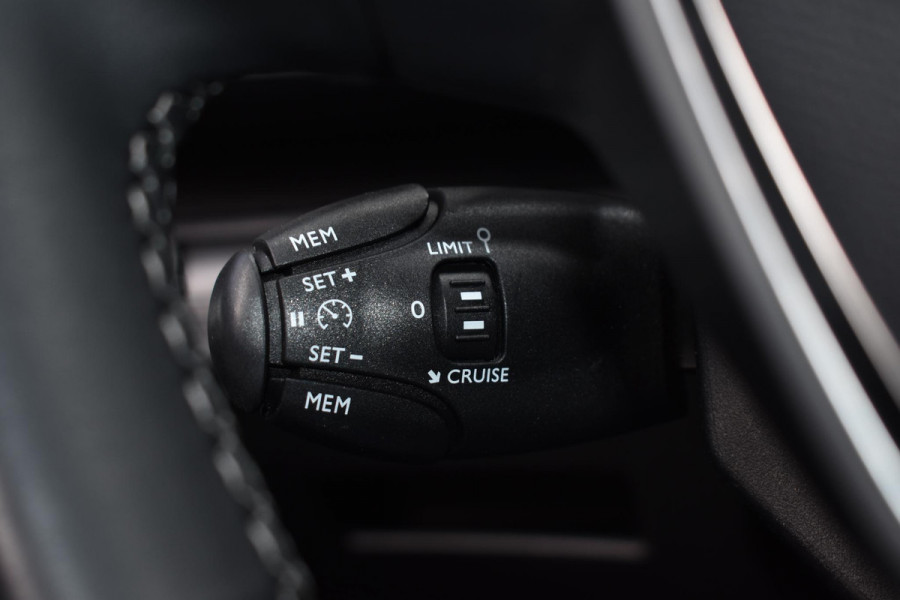 Peugeot 3008 1.2 PureTech 130PK Aut. Allure | Trekhaak | Navi | Camera | Incl. garantie