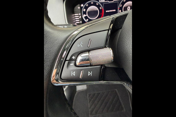 Škoda Karoq 1.0 TSI Business Edition /Apple CarPlay /Cruise /Navigatie