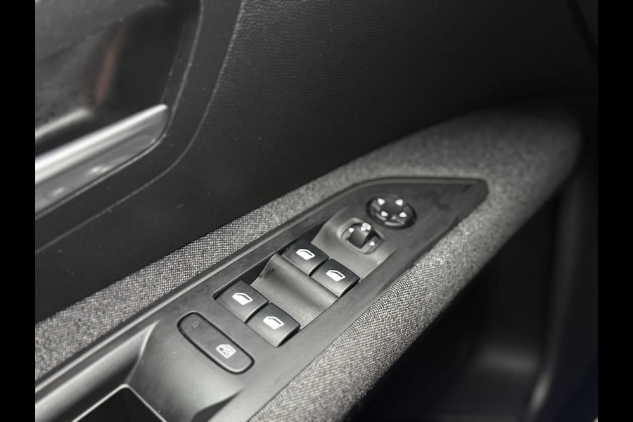 Peugeot 3008 1.2 PureTech Executive 2e Eigenaar|Navi|D-riem v.v. in 2023|Carplay|Trekhaak|Camera|Clima|Cruise|N.A.P|APK tot 11-2027