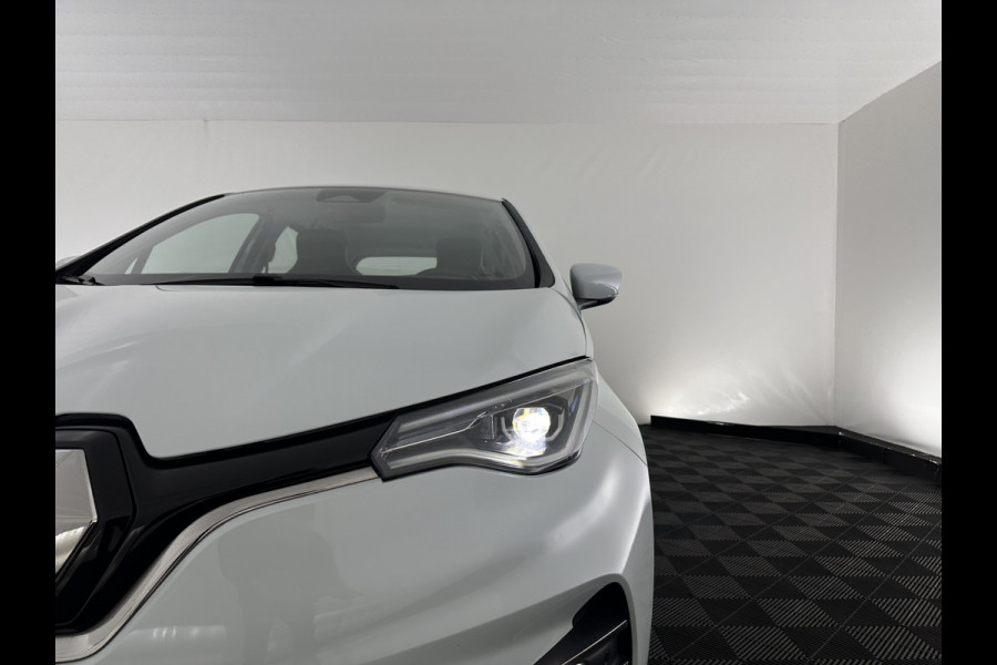 Renault ZOE R110 Life 52 kWh (Owned-Battery) [ 3-Fase-22kW ] {SOH-86%} Aut. *HEATPUMP | FULL-LED | LEATHER-FABRIC | DIGI-COCKPIT | CAMERA | NAVI-FULLMAP | DAB+ | KEYLESS | HEATED-COMFORTSEATS | LANE-ASSIST | 16''ALU*