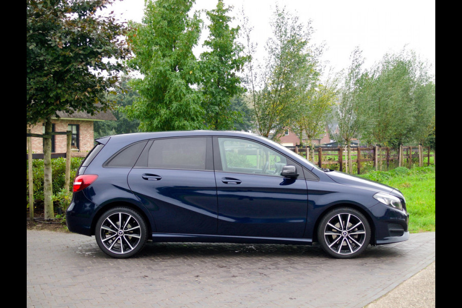 Mercedes-Benz B-Klasse 180 Ambition LED | Automaat | Sports Tourer | Night-pakket | Zwarte hemel bekleding