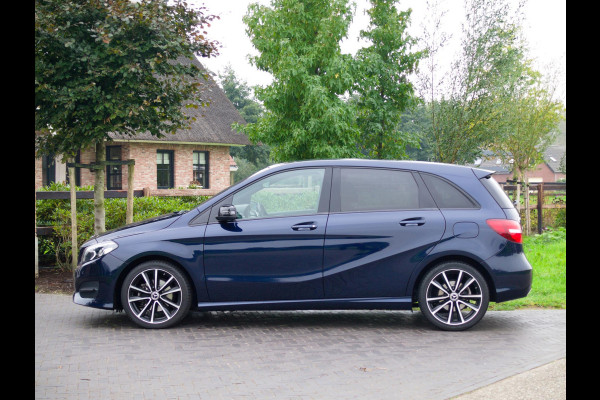 Mercedes-Benz B-Klasse 180 Ambition LED | Automaat | Sports Tourer | Night-pakket | Zwarte hemel bekleding