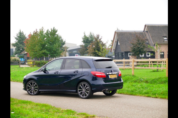Mercedes-Benz B-Klasse 180 Ambition LED | Automaat | Sports Tourer | Night-pakket | Zwarte hemel bekleding