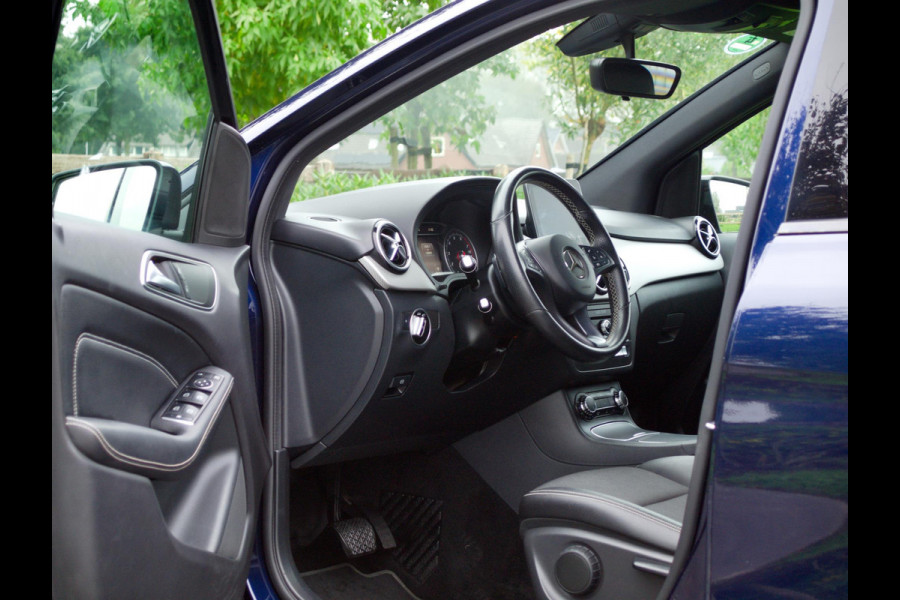 Mercedes-Benz B-Klasse 180 Ambition LED | Automaat | Sports Tourer | Night-pakket | Zwarte hemel bekleding