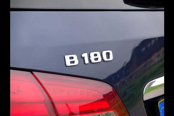 Mercedes-Benz B-Klasse 180 Ambition LED | Automaat | Sports Tourer | Night-pakket | Zwarte hemel bekleding