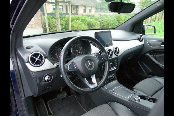 Mercedes-Benz B-Klasse 180 Ambition LED | Automaat | Sports Tourer | Night-pakket | Zwarte hemel bekleding