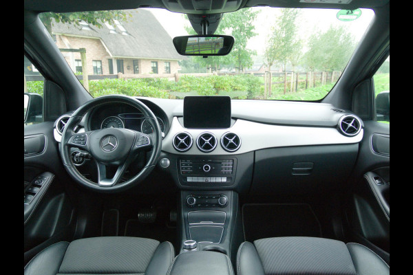 Mercedes-Benz B-Klasse 180 Ambition LED | Automaat | Sports Tourer | Night-pakket | Zwarte hemel bekleding