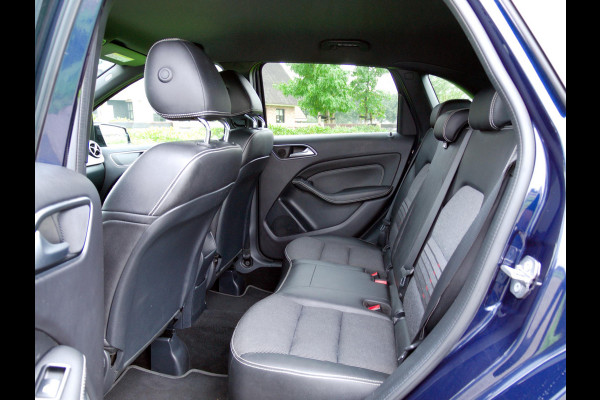 Mercedes-Benz B-Klasse 180 Ambition LED | Automaat | Sports Tourer | Night-pakket | Zwarte hemel bekleding