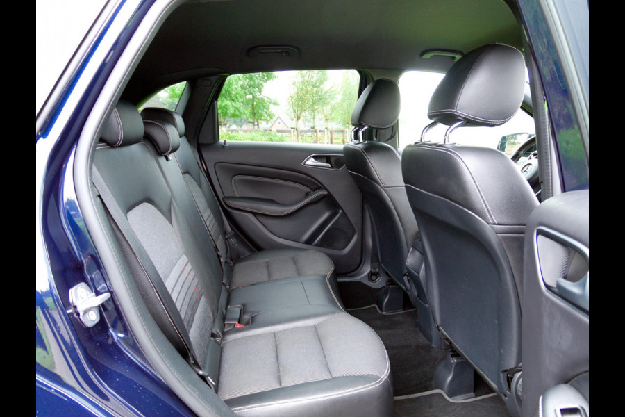 Mercedes-Benz B-Klasse 180 Ambition LED | Automaat | Sports Tourer | Night-pakket | Zwarte hemel bekleding