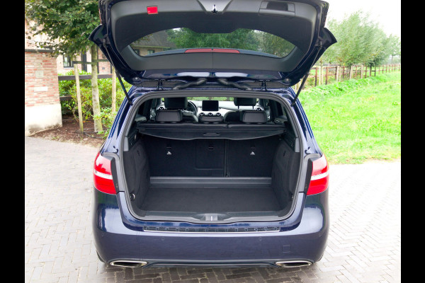 Mercedes-Benz B-Klasse 180 Ambition LED | Automaat | Sports Tourer | Night-pakket | Zwarte hemel bekleding