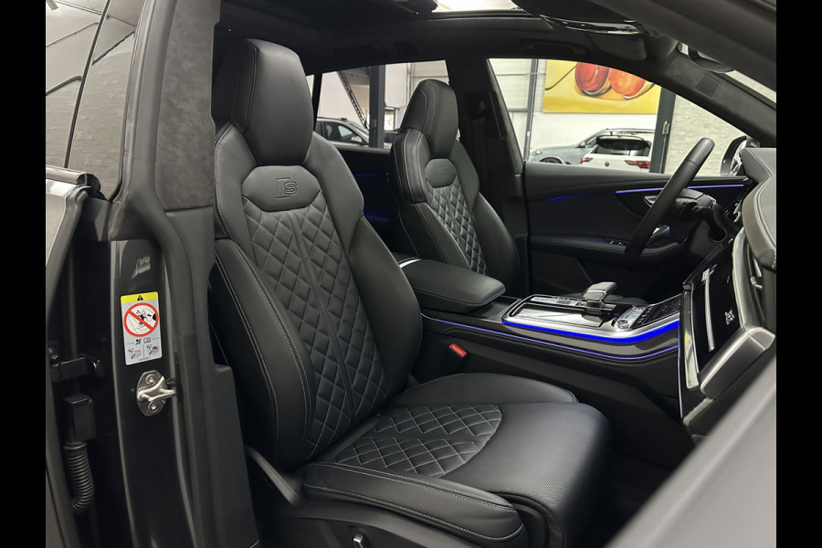 Audi Q8 60e 462PK Competition | RS-Stoelen | 360 Camera | ACC | Carbon | Panorama | Massage | Ventilatie | B&O Sound | Matrix-LED | Luchtvering | Alcantara Hemelbekleding | Stoelverwarming V+A | Sfeerverlichting | Keyless-Entry | ISO-Glas | Zonwering | Standkachel | Autom. Parkeren | Carplay | Stuurwielverwarming | Draadloos Laden |