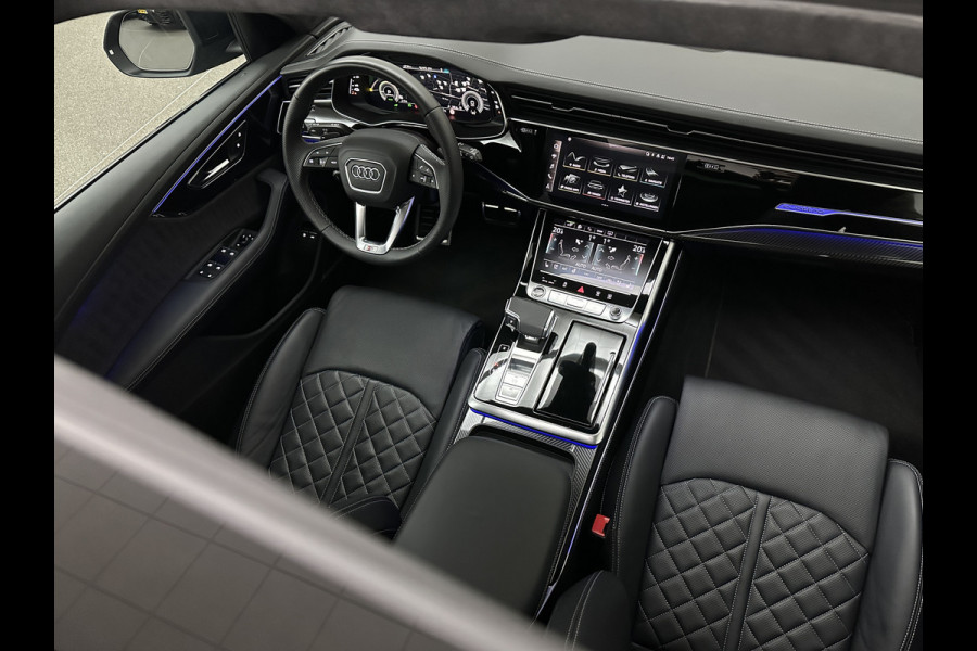 Audi Q8 60e 462PK Competition | RS-Stoelen | 360 Camera | ACC | Carbon | Panorama | Massage | Ventilatie | B&O Sound | Matrix-LED | Luchtvering | Alcantara Hemelbekleding | Stoelverwarming V+A | Sfeerverlichting | Keyless-Entry | ISO-Glas | Zonwering | Standkachel | Autom. Parkeren | Carplay | Stuurwielverwarming | Draadloos Laden |