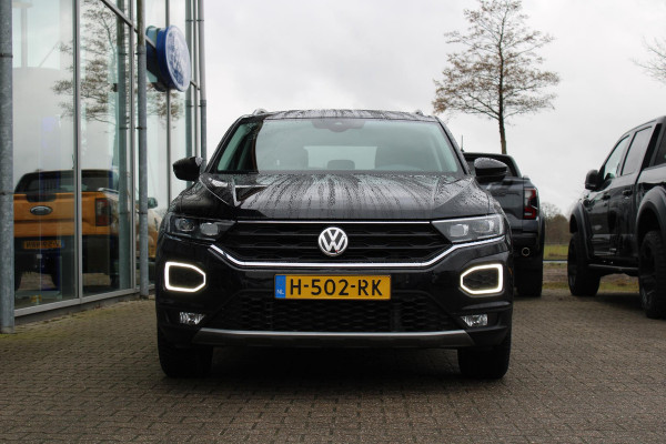 Volkswagen T-Roc 1.5 TSI Sport | Trekhaak | Stoelverwarming | Climate Control | Adaptive Cruise Control | Camera | Elektrische Klep | Navigatie |