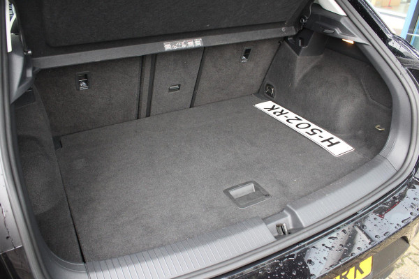 Volkswagen T-Roc 1.5 TSI Sport | Trekhaak | Stoelverwarming | Climate Control | Adaptive Cruise Control | Camera | Elektrische Klep | Navigatie |