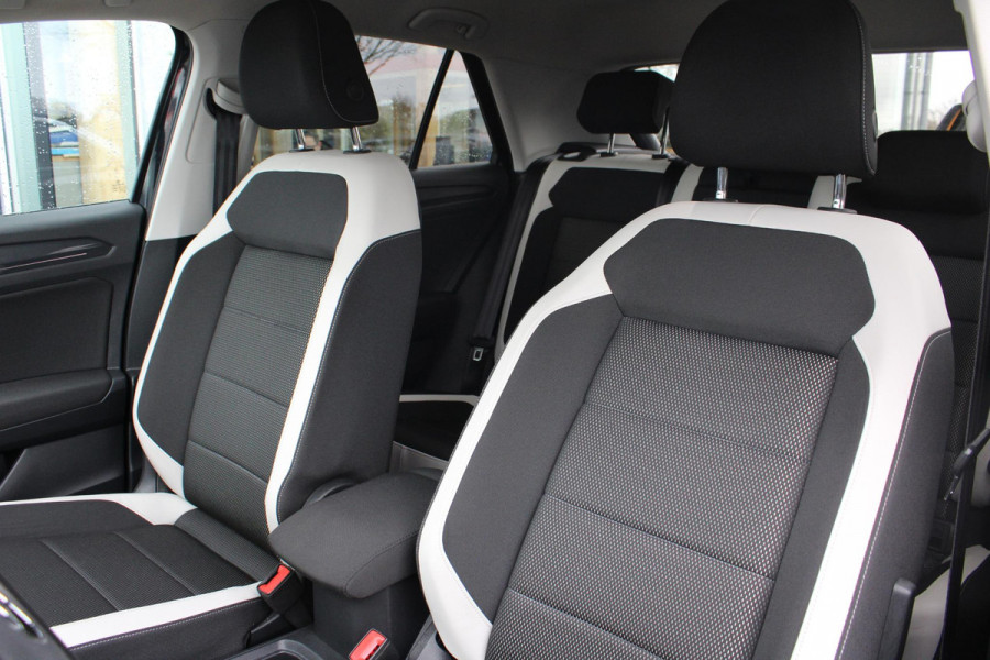 Volkswagen T-Roc 1.5 TSI Sport | Trekhaak | Stoelverwarming | Climate Control | Adaptive Cruise Control | Camera | Elektrische Klep | Navigatie |