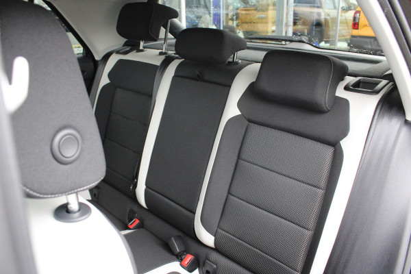 Volkswagen T-Roc 1.5 TSI Sport | Trekhaak | Stoelverwarming | Climate Control | Adaptive Cruise Control | Camera | Elektrische Klep | Navigatie |
