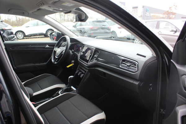Volkswagen T-Roc 1.5 TSI Sport | Trekhaak | Stoelverwarming | Climate Control | Adaptive Cruise Control | Camera | Elektrische Klep | Navigatie |