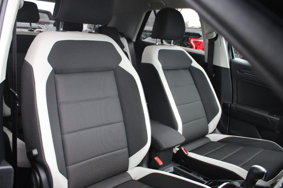 Volkswagen T-Roc 1.5 TSI Sport | Trekhaak | Stoelverwarming | Climate Control | Adaptive Cruise Control | Camera | Elektrische Klep | Navigatie |