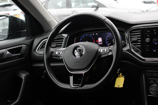 Volkswagen T-Roc 1.5 TSI Sport | Trekhaak | Stoelverwarming | Climate Control | Adaptive Cruise Control | Camera | Elektrische Klep | Navigatie |