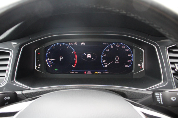 Volkswagen T-Roc 1.5 TSI Sport | Trekhaak | Stoelverwarming | Climate Control | Adaptive Cruise Control | Camera | Elektrische Klep | Navigatie |