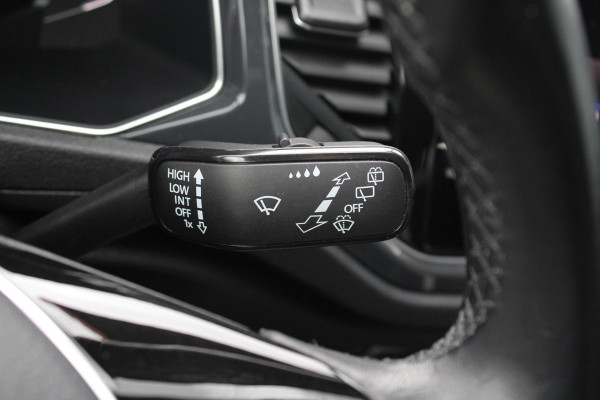 Volkswagen T-Roc 1.5 TSI Sport | Trekhaak | Stoelverwarming | Climate Control | Adaptive Cruise Control | Camera | Elektrische Klep | Navigatie |