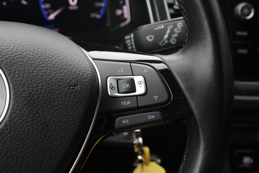 Volkswagen T-Roc 1.5 TSI Sport | Trekhaak | Stoelverwarming | Climate Control | Adaptive Cruise Control | Camera | Elektrische Klep | Navigatie |