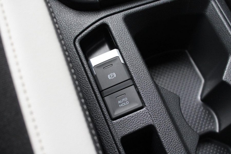 Volkswagen T-Roc 1.5 TSI Sport | Trekhaak | Stoelverwarming | Climate Control | Adaptive Cruise Control | Camera | Elektrische Klep | Navigatie |