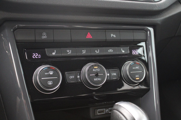 Volkswagen T-Roc 1.5 TSI Sport | Trekhaak | Stoelverwarming | Climate Control | Adaptive Cruise Control | Camera | Elektrische Klep | Navigatie |